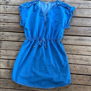 Casual denim dress with zipper